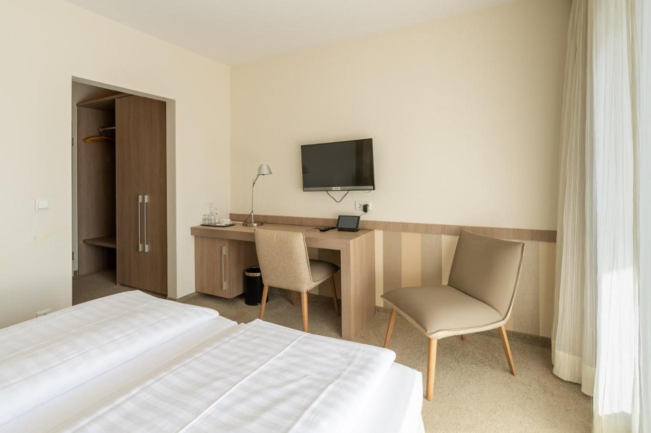 Hotel Am Schlosspark Garni هوسوم المظهر الخارجي الصورة